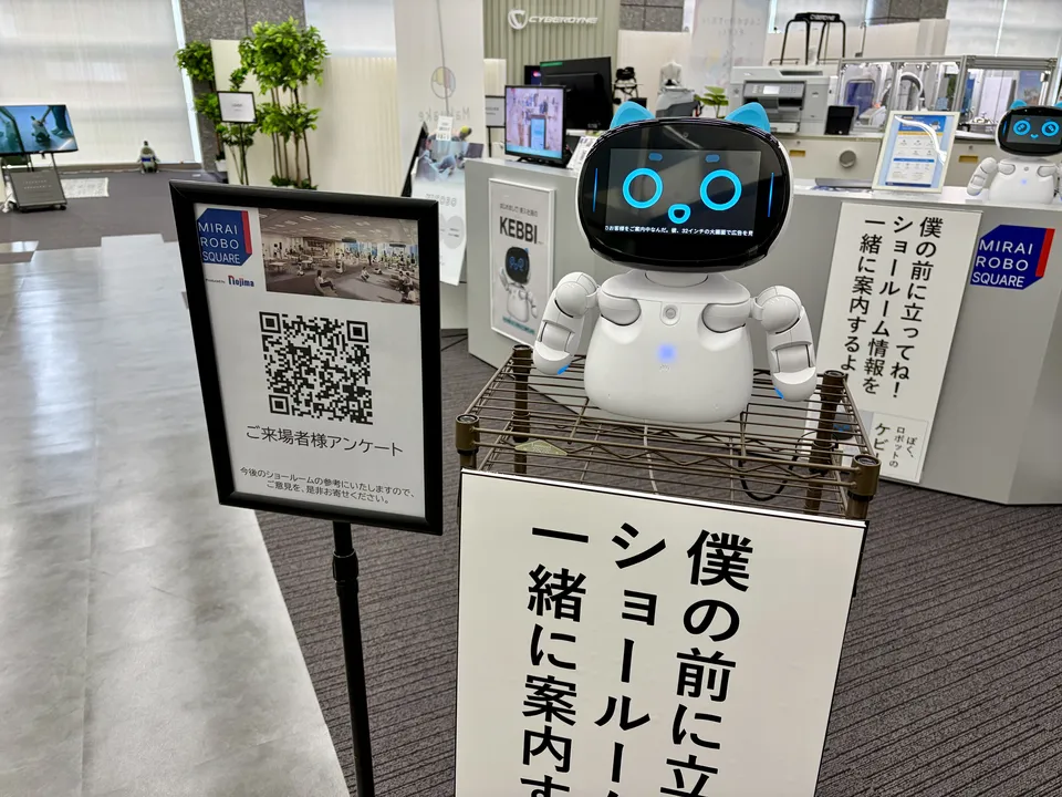 ミライロボスクエアに展示されているEVOX