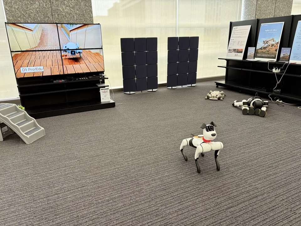 ミライロボスクエアの業務用ロボット展示