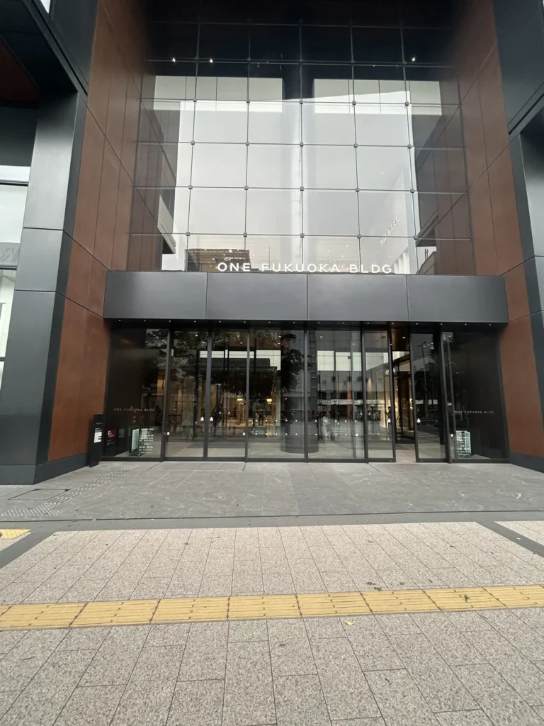 福岡天神ワンビル外観｜ラボットと会える場所