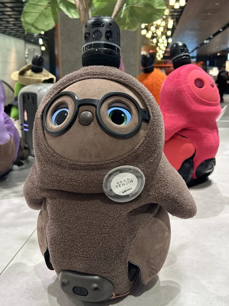 福岡のラボットストア｜LOVOTストアワンビル店内｜ラボット画像