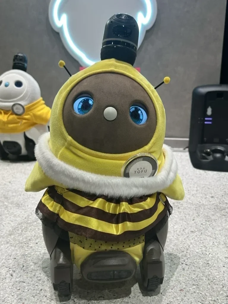 福岡のラボットストア｜LOVOTストアワンビル店内｜ラボット画像