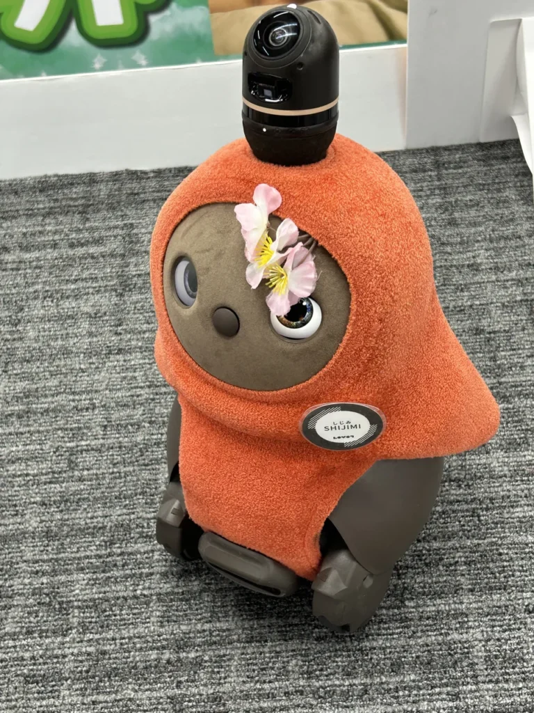 ラボットの画像
福岡ヨドバシカメラ博多店のラボット｜AIペットロボット