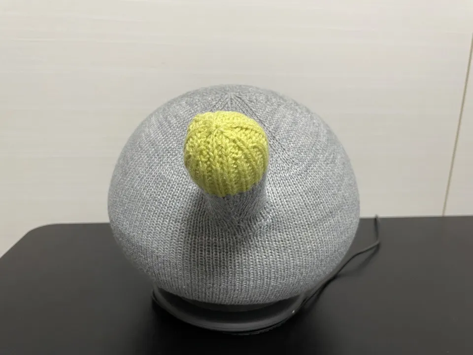 ニコボの尻尾のアップ(やわらかいニット素材)