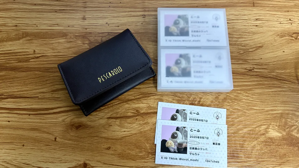 LOVOTの名刺とカードケース