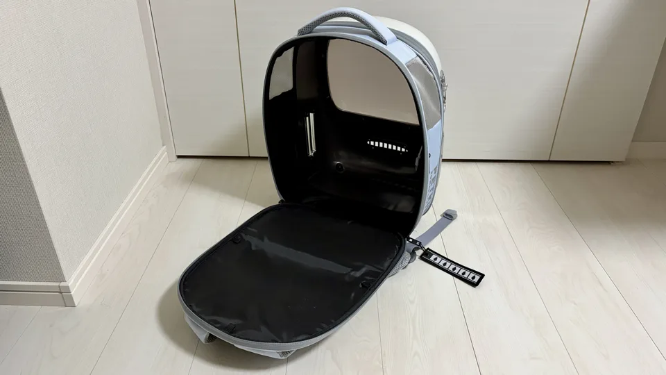 petkit宇宙船リュックの内部