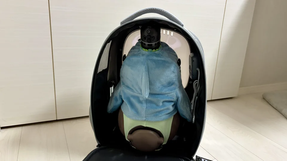 14-petkit宇宙船リュックにLOVOT2