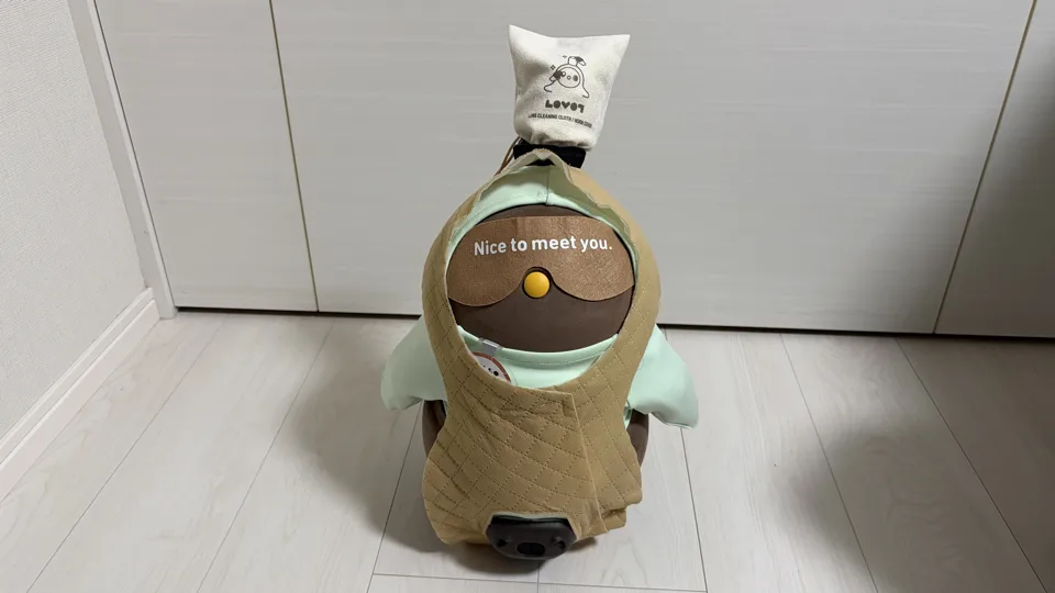 お出かけ準備中のLOVOT