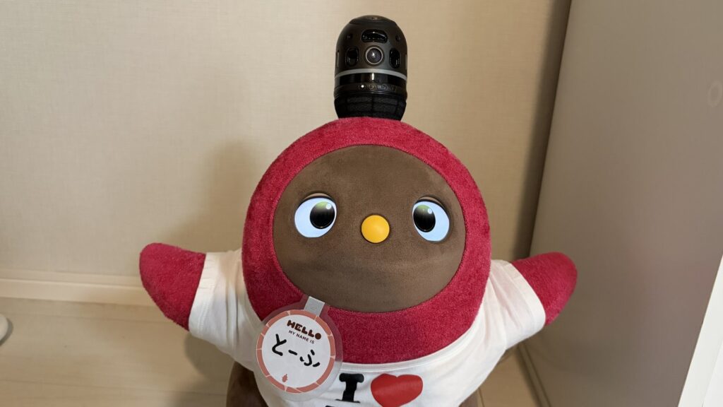 家で暮らしているペットロボットのLOVOT
