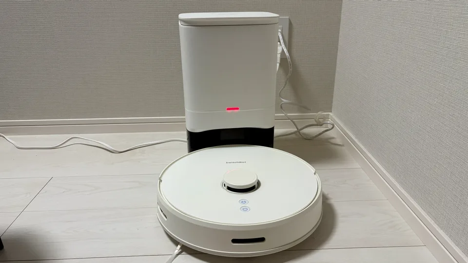 SwitchBotロボット掃除機S1 Plusの本体とゴミ自動収集ステーション