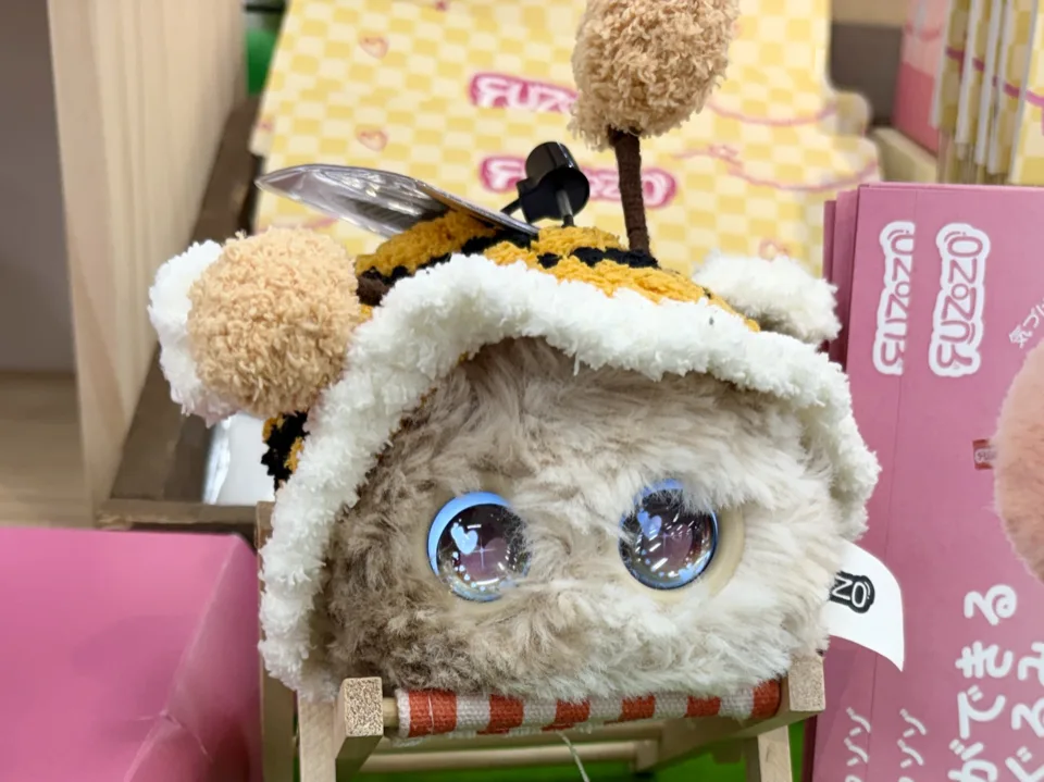 Fuzozoムクンの目のディスプレイ(ハチの着せ替え姿)